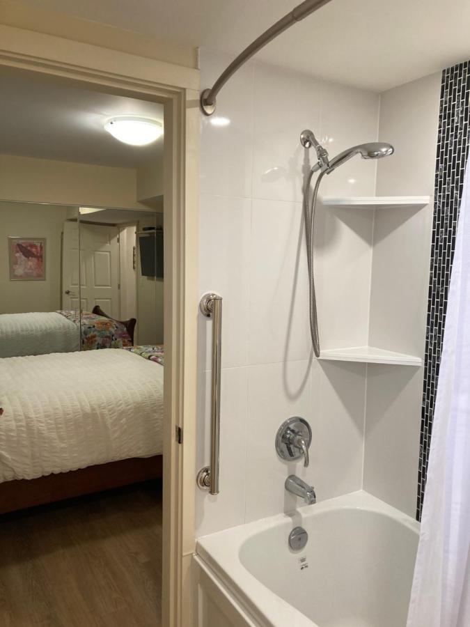 Bright Poolside Walkout Two Bedroom Basement Suite In The Okanagan Penticton Exterior foto