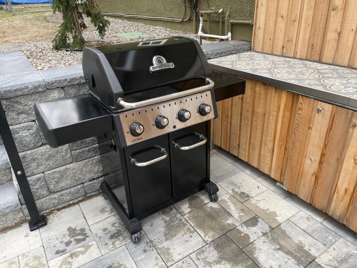 Bright Poolside Walkout Two Bedroom Basement Suite In The Okanagan Penticton Exterior foto
